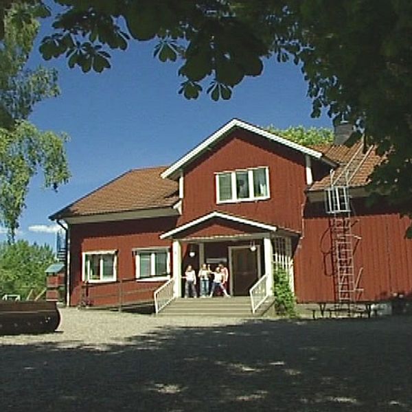 Latorps skola väster om Örebro