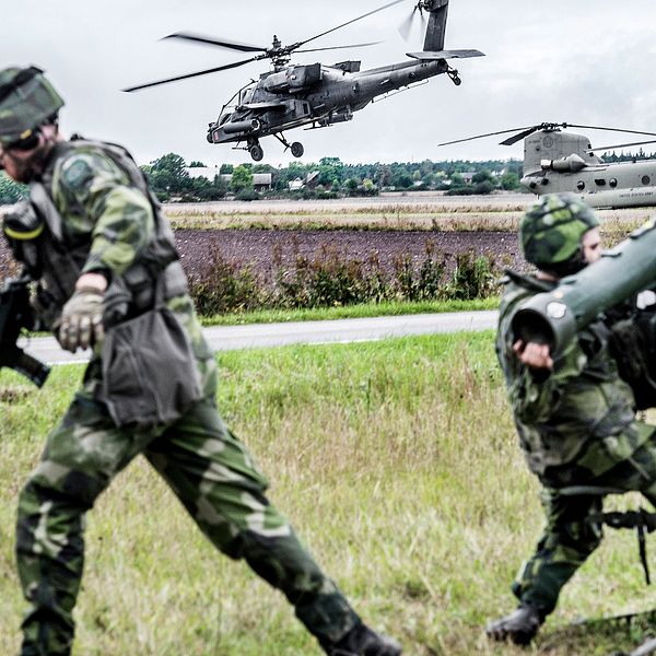 Sverige har ett omfattade samarbete med försvarsalliansen Nato och dess kärnvapenstater USA, Storbritannien och Frankrike.