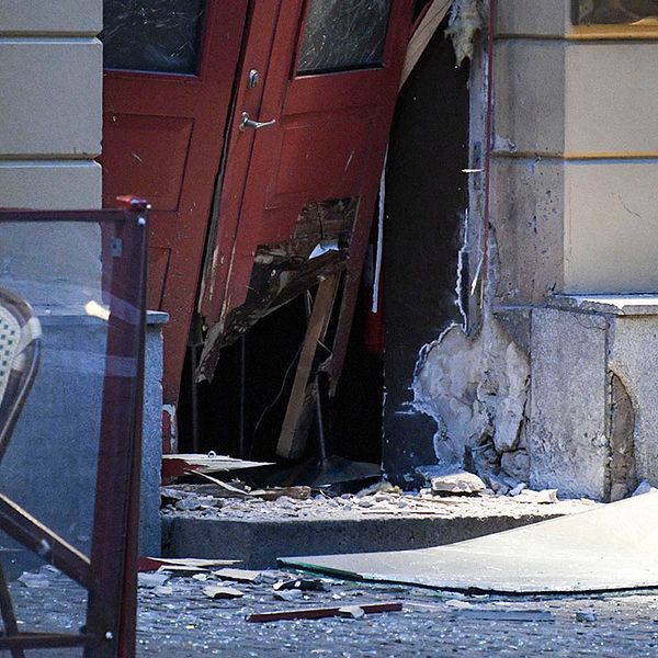 Skador efter en explosion utanför en nattklubb på Adelgatan i centrala Malmö den 11 juni 2019.