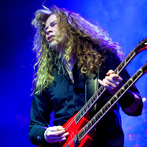 Dave Mustaine under en Megadeth-spelning i Budapest.
