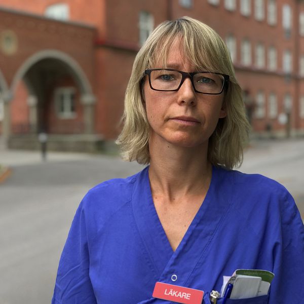 Hanna Österman, överläkare, utanför sjukhuset i Lidköping