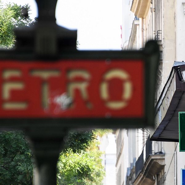 Termometer som visar 40 grader varmt i Paris, Frankrike.