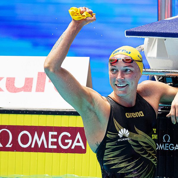 Sarah Sjöström jublar efter sitt guld på 50 meter fjärilsim.