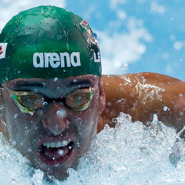 Chad Le Clos hyllar Sarah Sjöström.