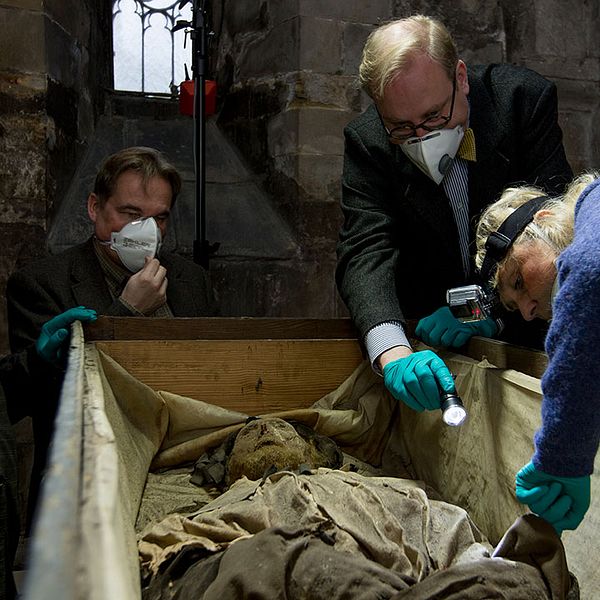Den mumifierade biskopen Peder Winstrup har legat begravd i Lunds domkyrka i över 300 år.