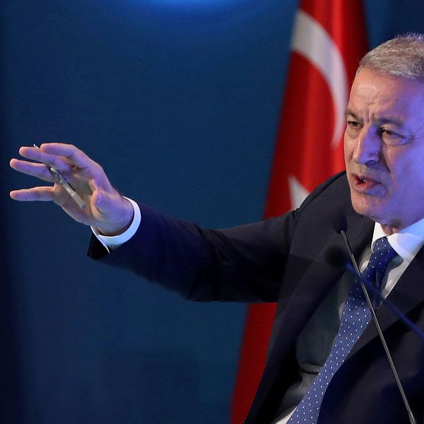 Turkiets försvarsminister Hulusi Akar meddelar beslutet om ledningscentralen under ett möte i Ankara på onsdagen.