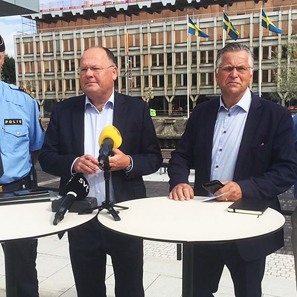 Polis och politiker höll presskonferens efter sprängdådet mot stadshuset i Landskrona.