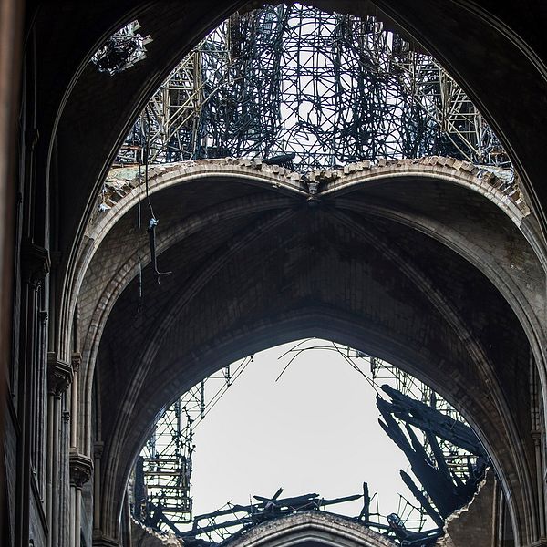 Ett hål i raket på Notre-Dame.