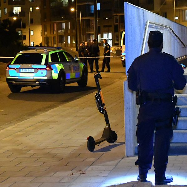 Polisen på plats vid adressen där det misstänkta mordförsöket ska ha ägt rum i Limhamns sjöstad på fredagskvällen