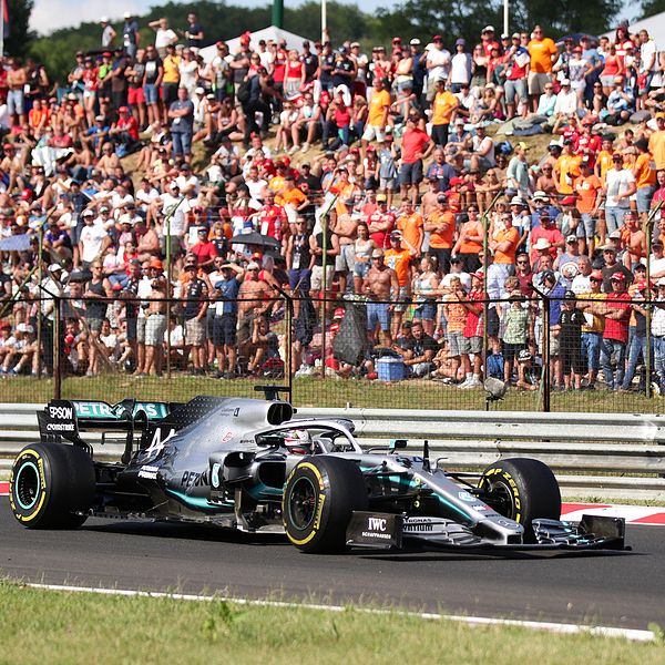 Lewis Hamilton kan få köra rekordmånga lopp nästa år.