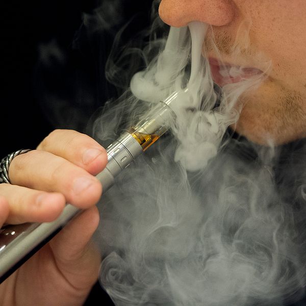 Amerikanska myndigheter varnar nu för att röka e-cigaretter.