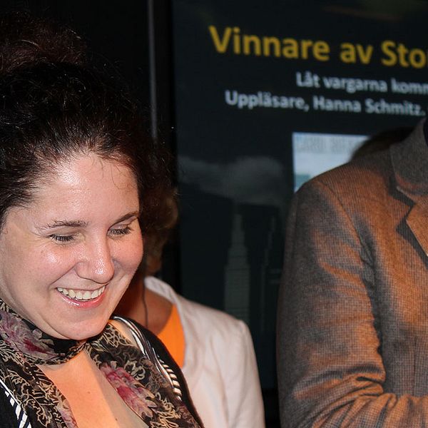 Carol Rifka Brunt tillsammans med skådespelaren Krister Henriksson, som sitter med i prisjuryn.