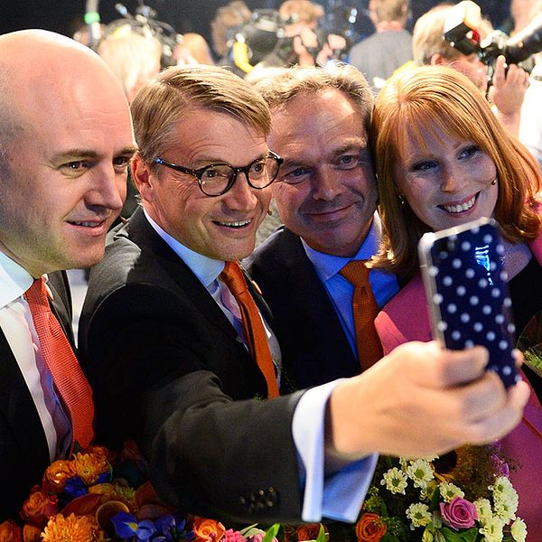 Göran Hägglund (KD) tog många selfies under året – här tillsammans med kollegorna i Alliansen efter Aftonbladets valdebatt.