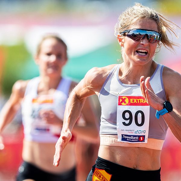 Therese Johaug springer 10 000 meter under Norska mästerskapen.