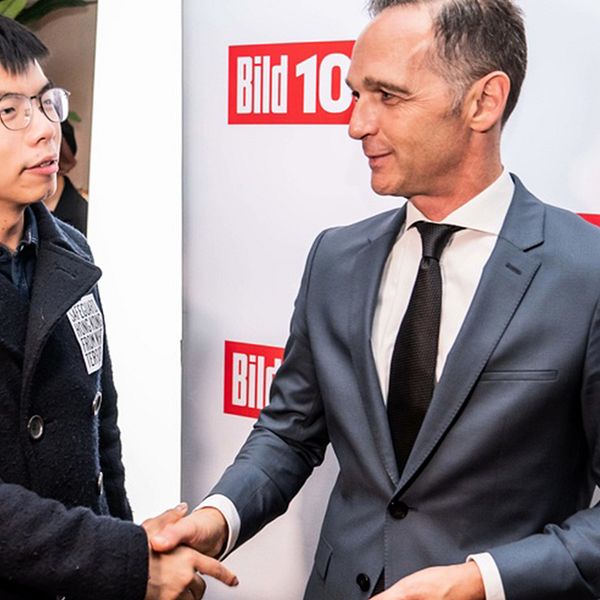 Handslaget mellan aktivisten Joshua Wongs och Tysklands utrikesminister Heiko Maas har retat upp de kinesiska myndigheterna.