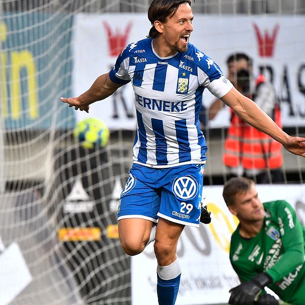 Göteborgs Lasse Vibe jublar efter sitt 1-0 mål under lördagens allsvenska fotbollsmatch mellan IFK Göteborg och IK Sirius FK på Gamla Ullevi.