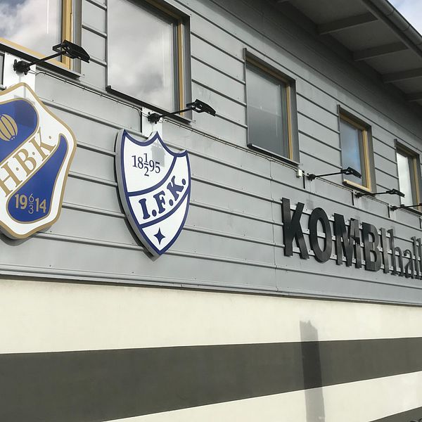 Kombihallen utifrån, med sköldar för HBK och IFK.