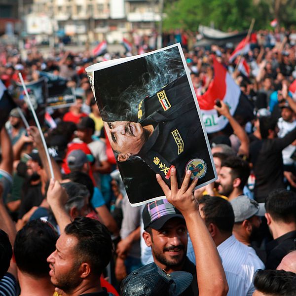 En av veckans många protester i Irak, på Tahrirtorget i Bagdad i tisdags.