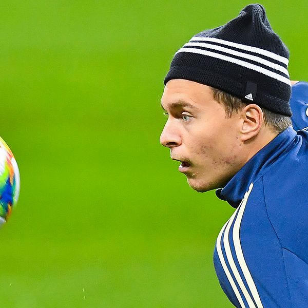 Victor Nilsson Lindelöf under det svenska fotbollslandslagets träning på Friends arena inför tisdagens EM-kvalmatch mot Spanien.