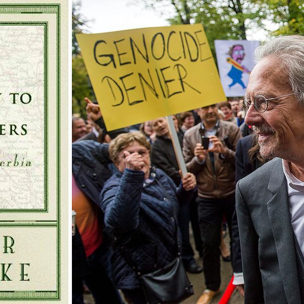 Bild på bokens engelska omslag och bild på Peter Handke där demonstanter syns i bakgrunden. En av demonstranterna håller ett plakat med texten ”Genocide Denier”.
