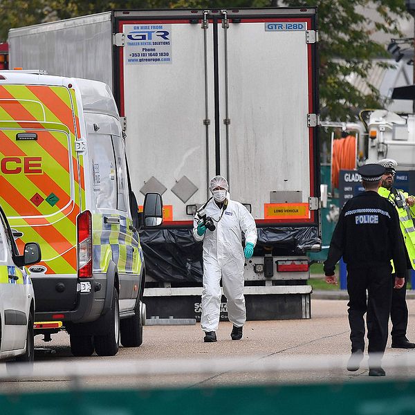 De 39 döda hittades i en lastbil i ett industriområde utanför London.