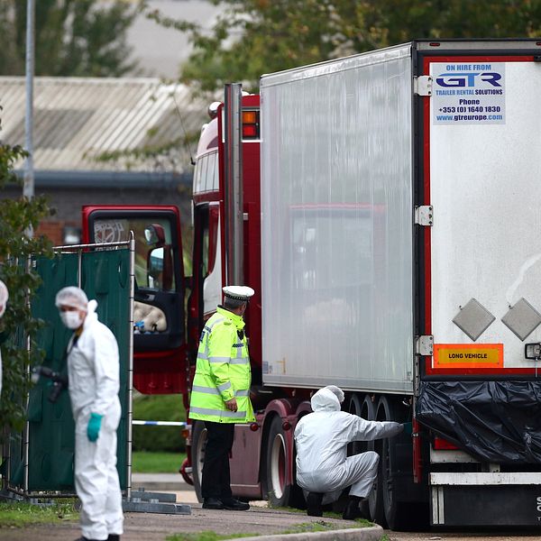 Lastbilen där 39 personer hittades döda i Storbritannien kan ha varit del av en större konvoj, rapporterar Sky News.
