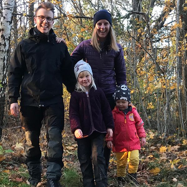 Lovisa Jacobsson, Johan Nilsson och deras två barn Iris och Elmer har de senaste åren valt att spendera både sommar-och vintersemester på hemmaplan.