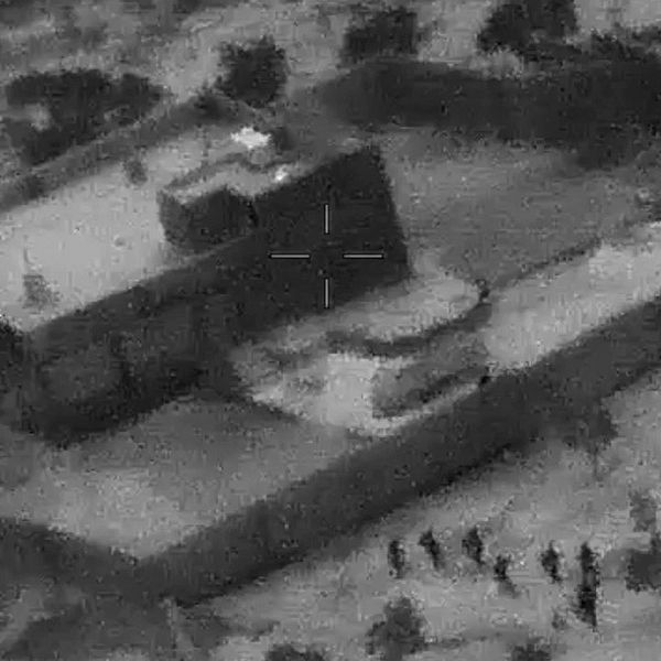 Bilder från Pentagon som visar hur amerikanska specialstyrkor närmar sig IS-ledaren Abu Bakr al-Baghdadis gömställe.