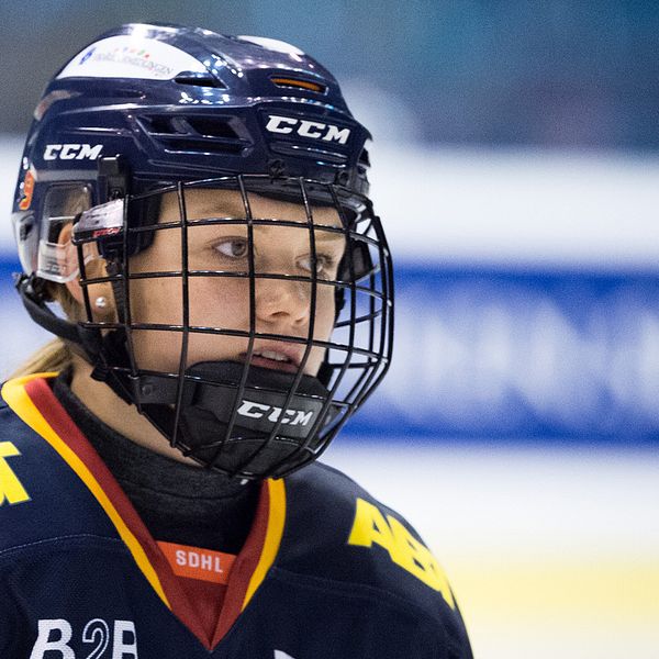 Djurgårdens Josefin Bouveng stängs av i två matcher i SDHL.