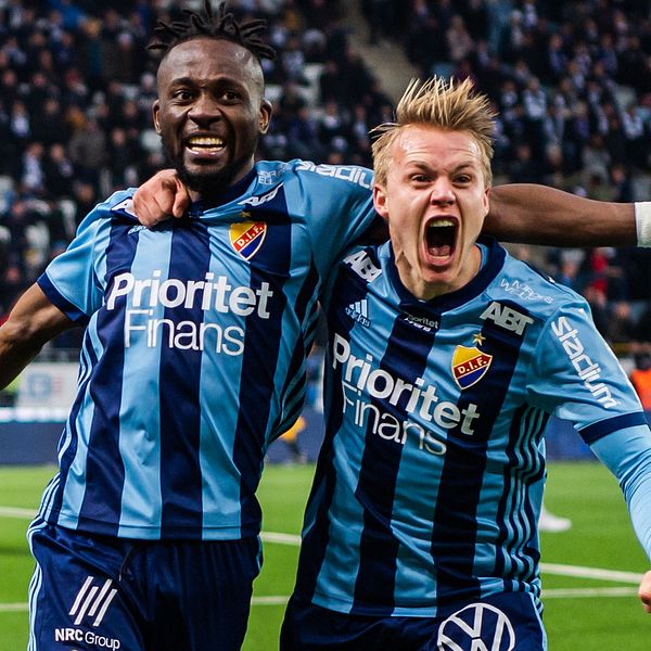 Djurgårdens Mohamed Buya Turay jublar efter 2-2.