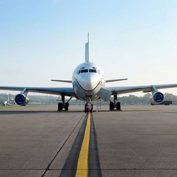 Ett amerikanskt (OC-135) Open Skies övervakningsflygplan på Offutt flygbas i Nebraska.