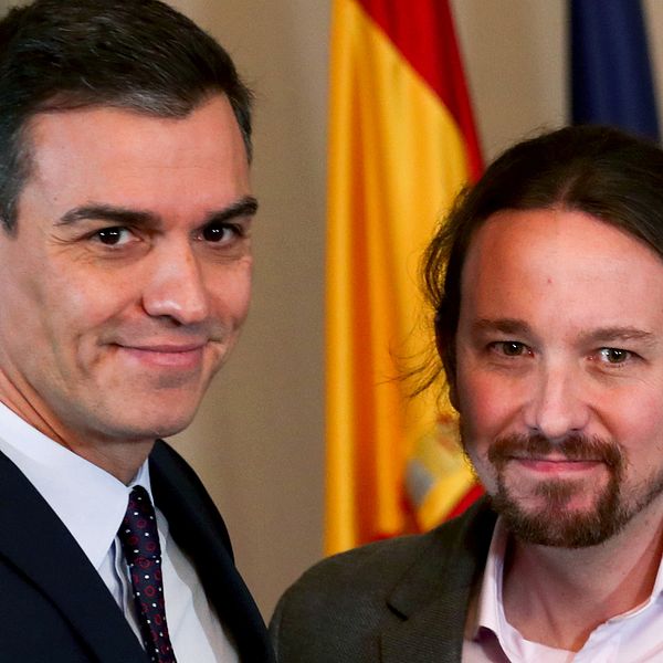 PSOE:s ledare Pedro Sánchez till vänster och Unidas Podemos Pablo Iglesias till höger