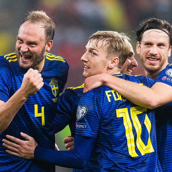Andreas Granqvist, Emil Forsberg och Gustav Svensson firar EM-platsen.