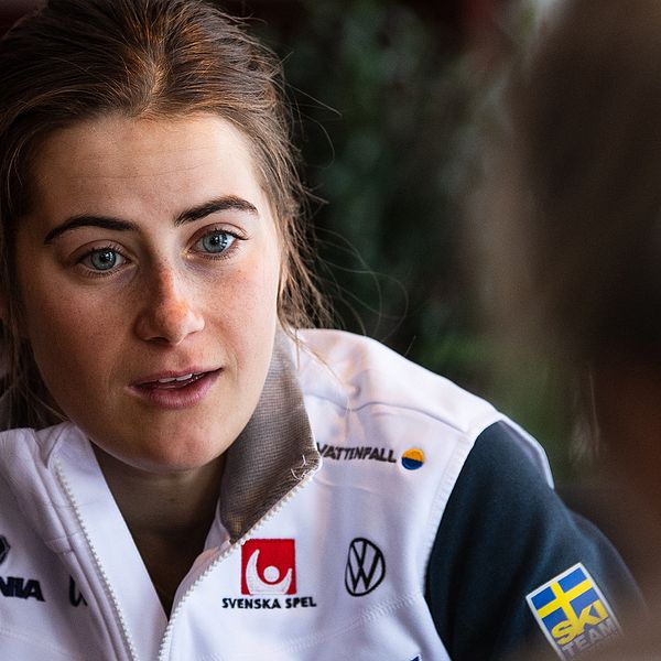 Ebba Andersson föll under gårdagens löpträning och skadade samma knä som hon tidigare haft problem med.