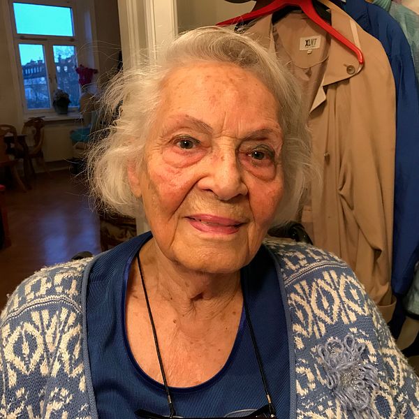 Porträtt på 89-åriga Gisela , som sitter i rullstol