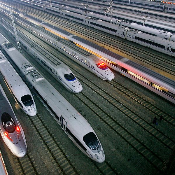 Statens planering inför en eventuell höghastighetsbana i Sverige har flera brister, konstaterar Riksrevisionen i en ny granskning. Här syns snabbtåg i staden Wuhan i Hubei-provinsen, Kina.