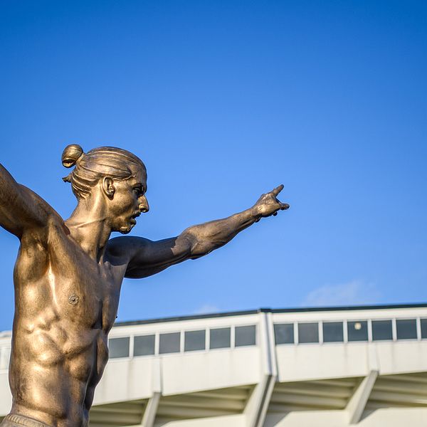 Sociala medier bubblar av kommentarer om Zlatan – många ifrågasätter nu statyn i Malmö.