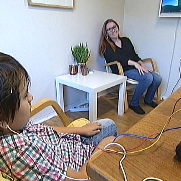 Att träna hjärnan med dataspel kan bli en framtida behandlingsmetod för personer med ADHD. En pågående forskningsstudie på Karolinska Institutet kan bli avgörande. En psykolog i Norrköping hoppas att det ska slå igenom.