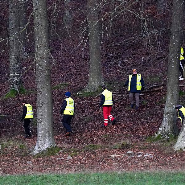 Frivilliga från Fikk, Frivilliga Insatser vid kris och katastrof söker i ett område utanför Tollarp på måndagen.