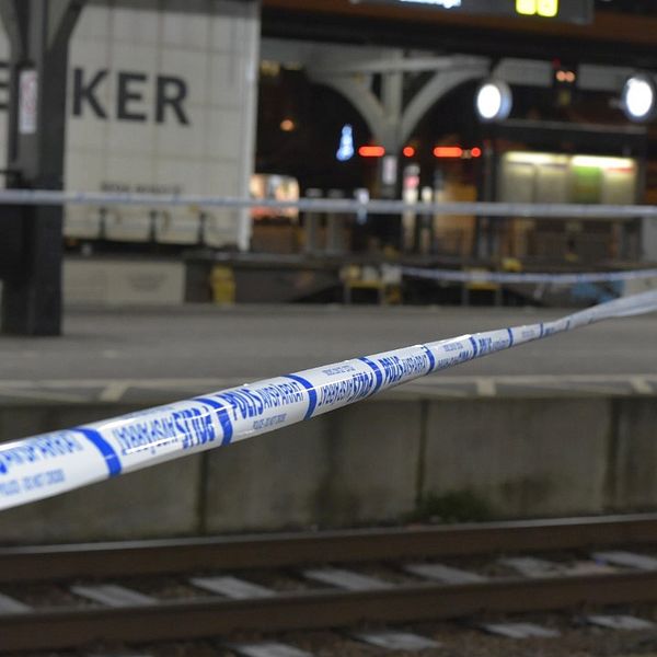 Tejp uppsatt av polisen vid avspärrning vid Lunds centralstation.