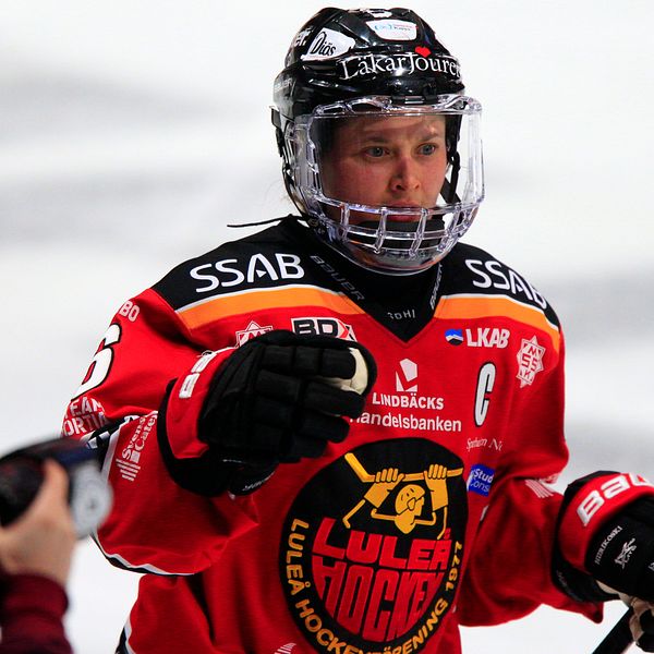 Jenni Hiirikoski fick jubla när Luleå Hockey/MSSK tog fjärde raka segern.