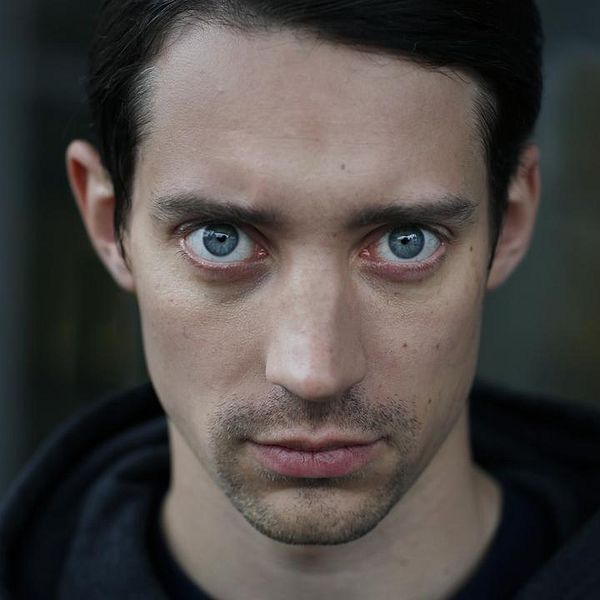 Adam Lundgren som Mattias i nya serien Blå ögon.