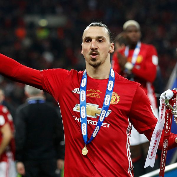 Zlatan firar efter att ha vunnit engelska ligacupen med Manchester United i februari 2017.