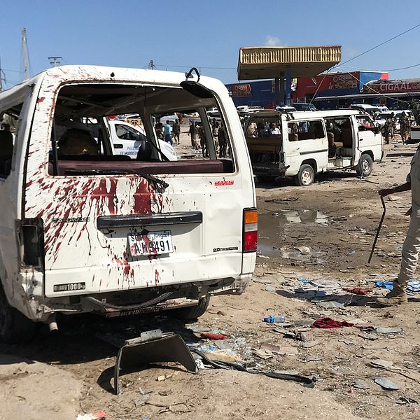 En bilbomb har detonerat i Somalias huvudstad Mogadishu. Många befaras döda.