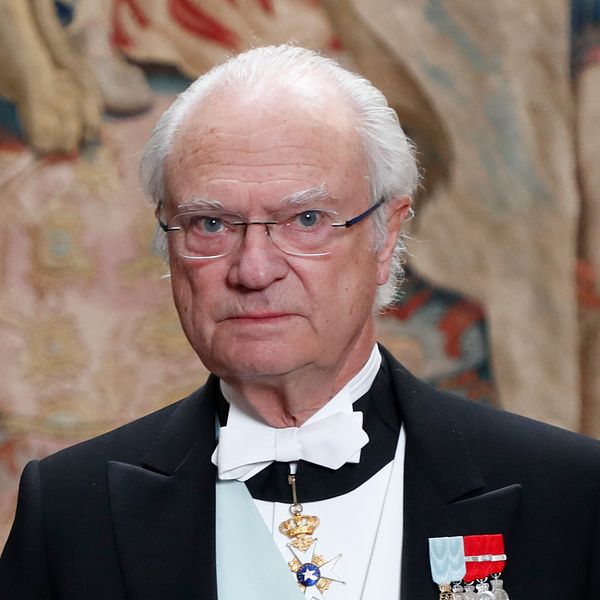 ”Mina och min familjs tankar går i denna stund till de omkomna, deras familjer och närstående”, skriver Kung Carl XVI Gustaf i en kommentar.