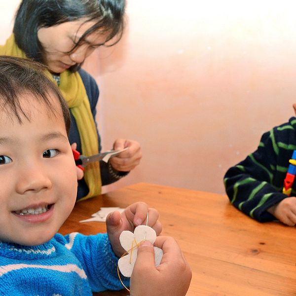 I Kina fortsätter nedgången i barnafödandet. Befolkningen ökade ändå något och uppgår nu till 1,4 miljarder invånare.