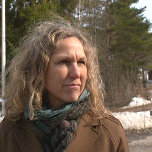 Marit Kapla växte upp i Osebol och nu turnerar hon runt i hela Sverige och berättar om sin bok.