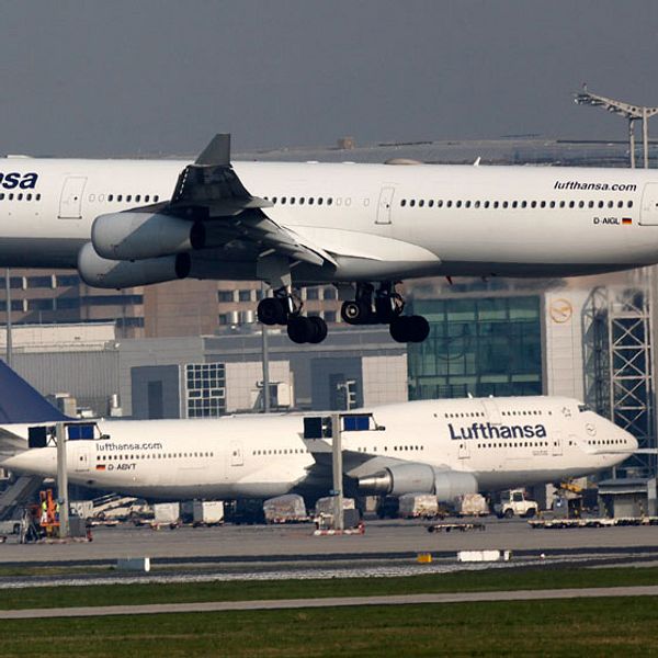 Lufthansaplan på flygplatsen i Frankfurt. Foto: Scanpix