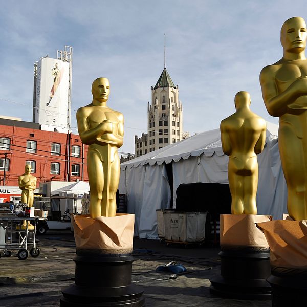 Stora Oscarsstatyer på Hollywood Boulevard inför den 92:a Oscarsgalan.