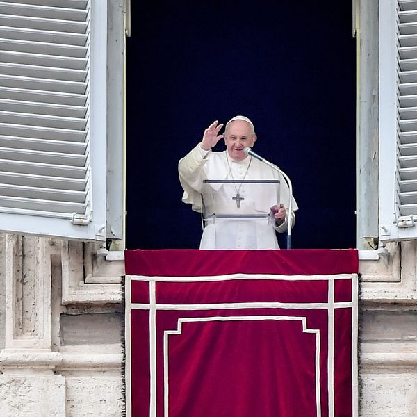 Påve Franciskus under Angelusringningen